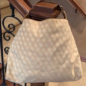 Dooney & Bourke vintage maxi sac shoulder hobo